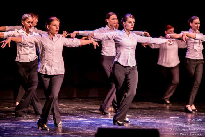 Arte Flamenco V kursus farruca etenduses Momento Flamenco Lindakivi Kultuurikeskuses (2016)